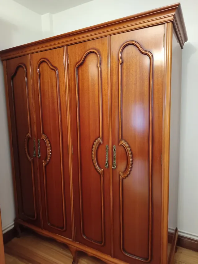 Armario de madera