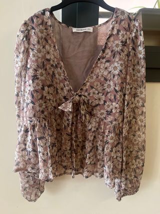 Camisa Brownie flores vaporosa talla XS