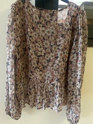 Camisa Brownie flores vaporosa talla XS