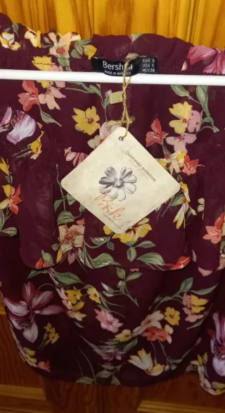 Blusa Bershka floral manga volantes