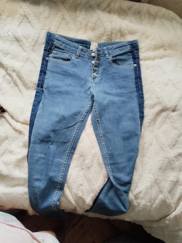 Conjunto Jeans y Blusa Roja Flores