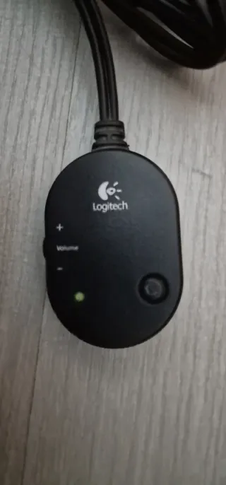 Logitech X-210 Altavoces y Subwoofer