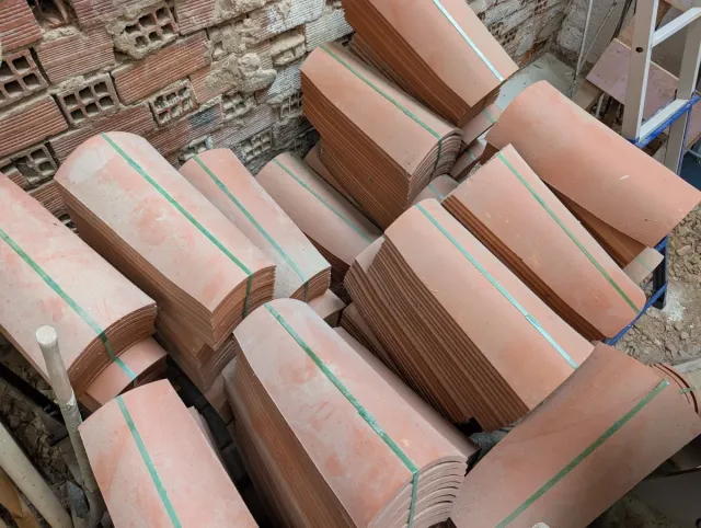 Teja árabe de barro