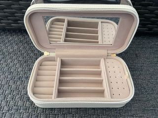 Neceser maquillaje con compartimento joyas