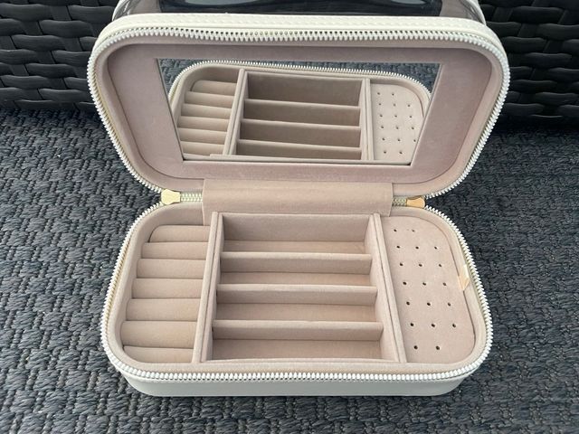 Neceser maquillaje con compartimento joyas