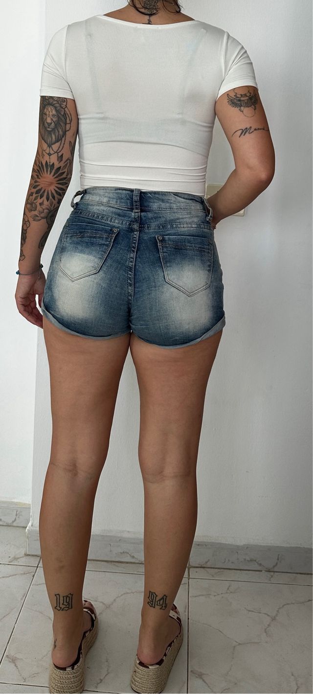Shorts vaqueros desgastados
