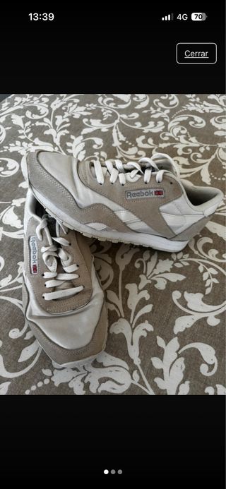 Zapatillas Reebok Clásicas Beige y Blancas