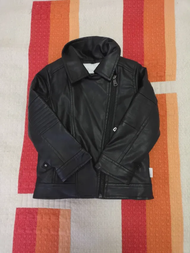 Cazadora negra T36 meses + otra regalo