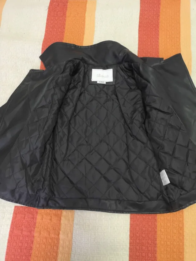 Cazadora negra T36 meses + otra regalo