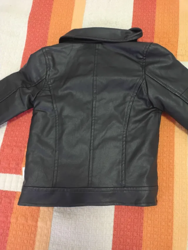 Cazadora negra T36 meses + otra regalo