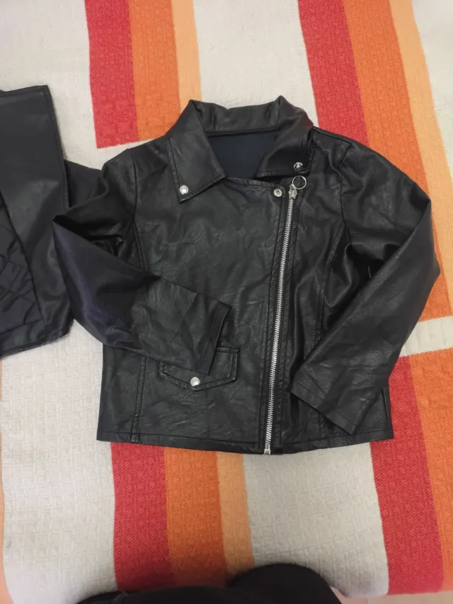 Cazadora negra T36 meses + otra regalo