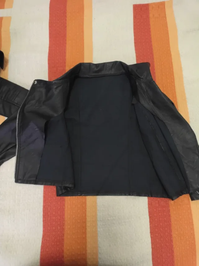 Cazadora negra T36 meses + otra regalo