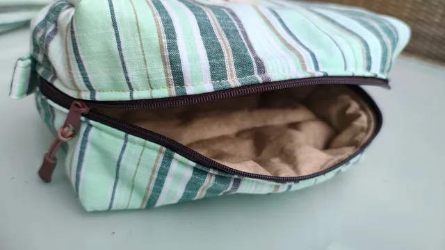 Neceser acolchado rayas verdes y blancas