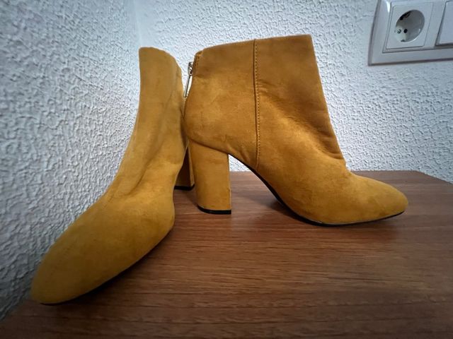 Botines Pull&Bear amarillos talla 37