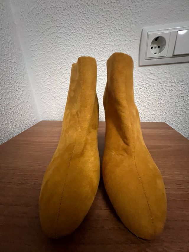 Botines Pull&Bear amarillos talla 37