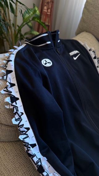 Chaqueta Nike x ACRONYM Negra y Blanca