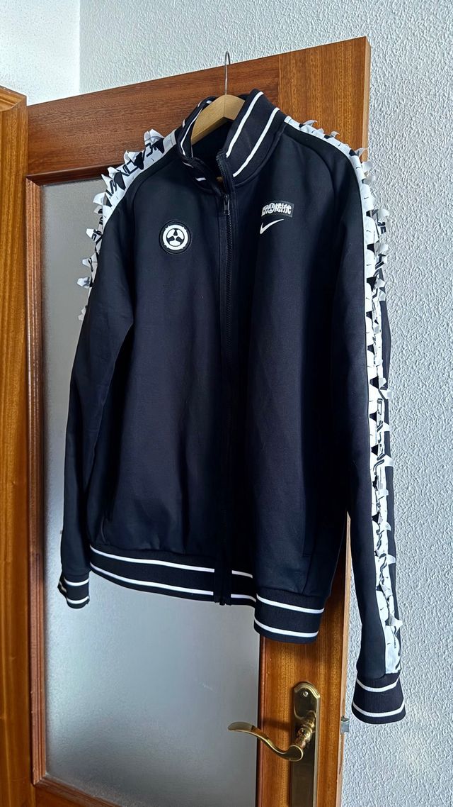 Chaqueta Nike x ACRONYM Negra y Blanca