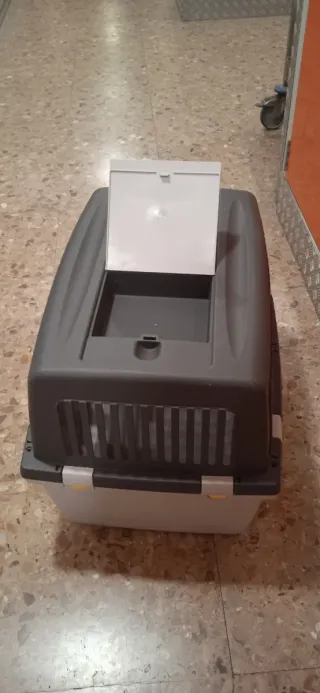 Transportín IATA para mascotas 72x52x51