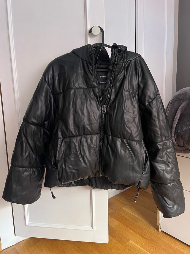 Chaqueta Puffy Cuero Mujer Bershka Negra