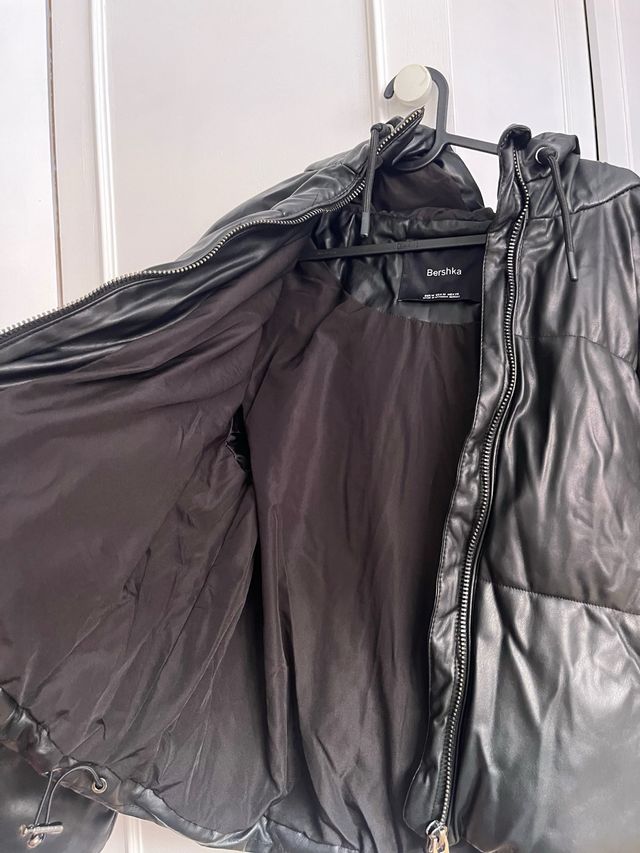 Chaqueta Puffy Cuero Mujer Bershka Negra
