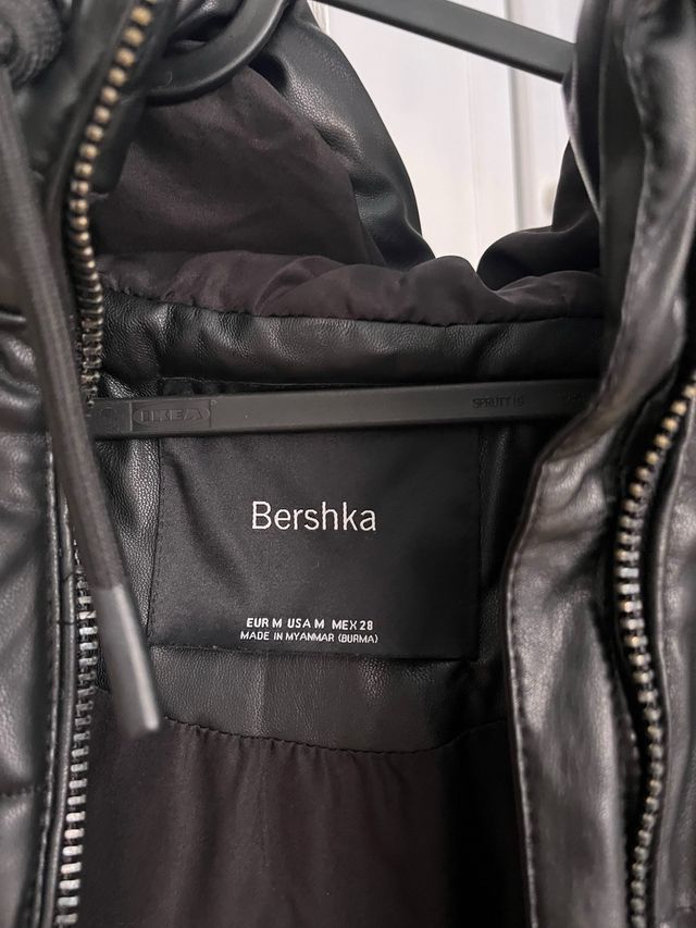 Chaqueta Puffy Cuero Mujer Bershka Negra