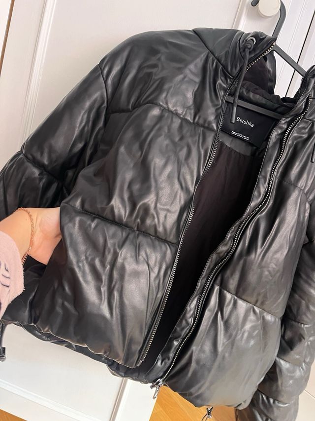Chaqueta Puffy Cuero Mujer Bershka Negra