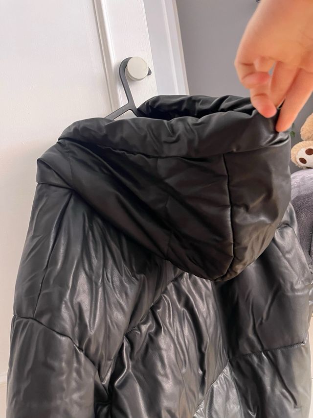 Chaqueta Puffy Cuero Mujer Bershka Negra
