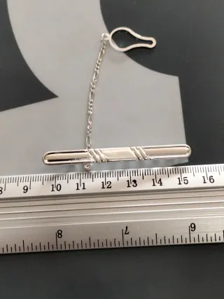 Aguja de corbata de plata nueva