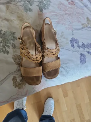 Sandalias Wonders Marrón Cuña Gel