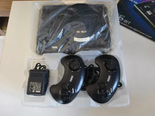 Console SEGA Mega Drive - scatola, 2 controller e giochi