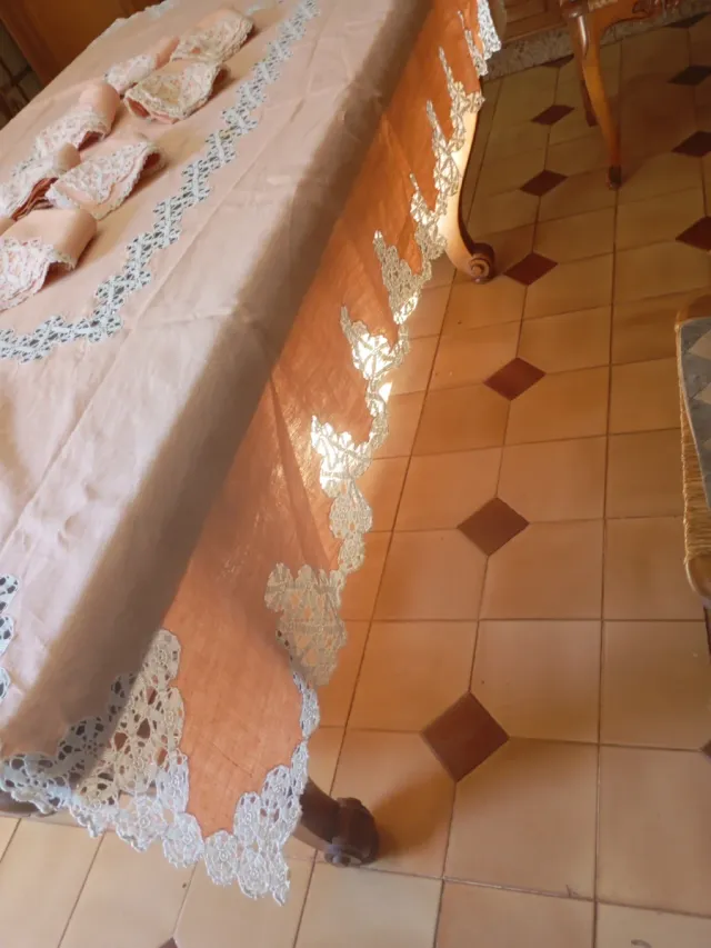 Mantelería de  clarito