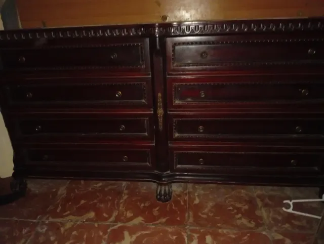 Cajonera de madera estilo clásico