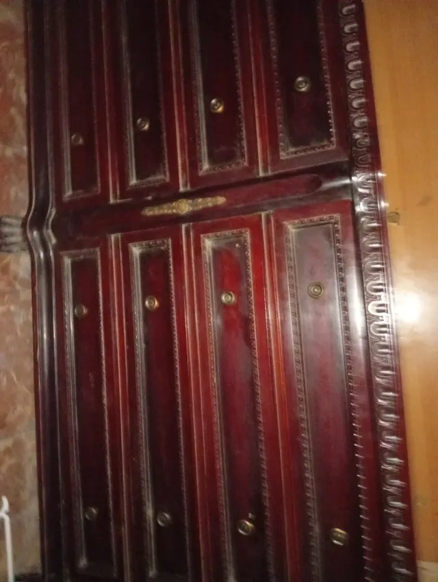 Cajonera de madera estilo clásico