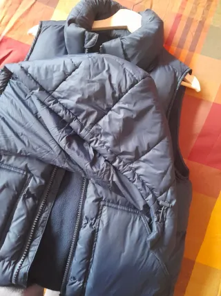 Chaleco invierno Green Coast azul con capucha