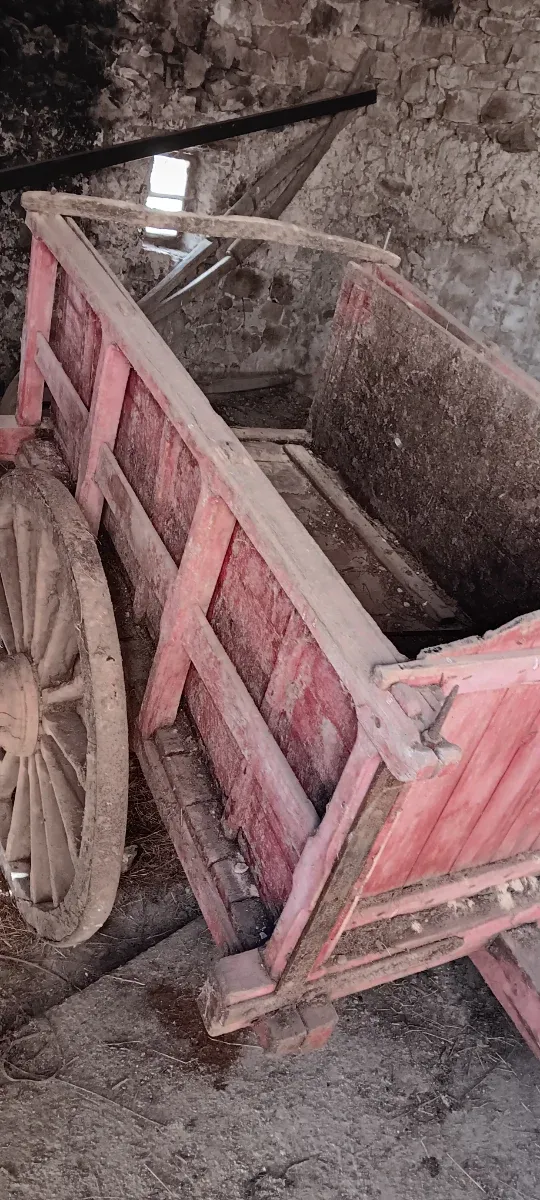 Carro antiguo de madera