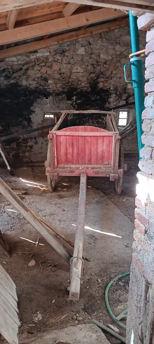 Carro antiguo de madera