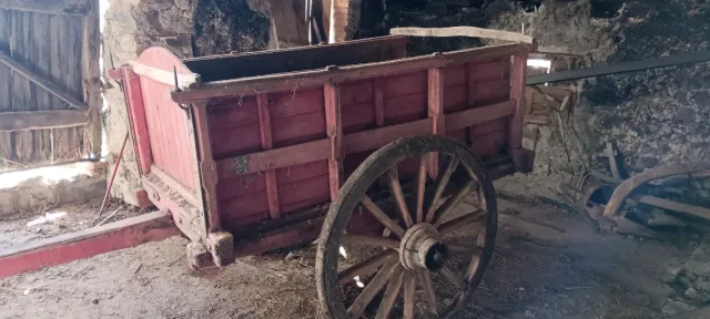 Carro antiguo de madera