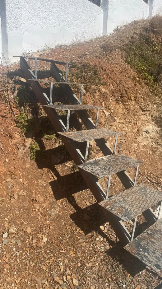 Escalera de hierro resistente