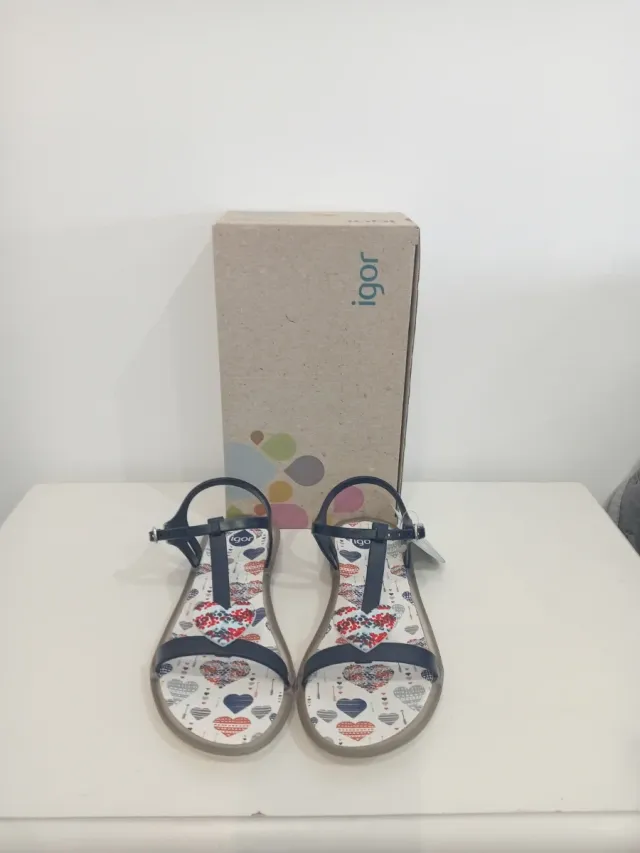 Sandalias Igor Talla 34 Corazones