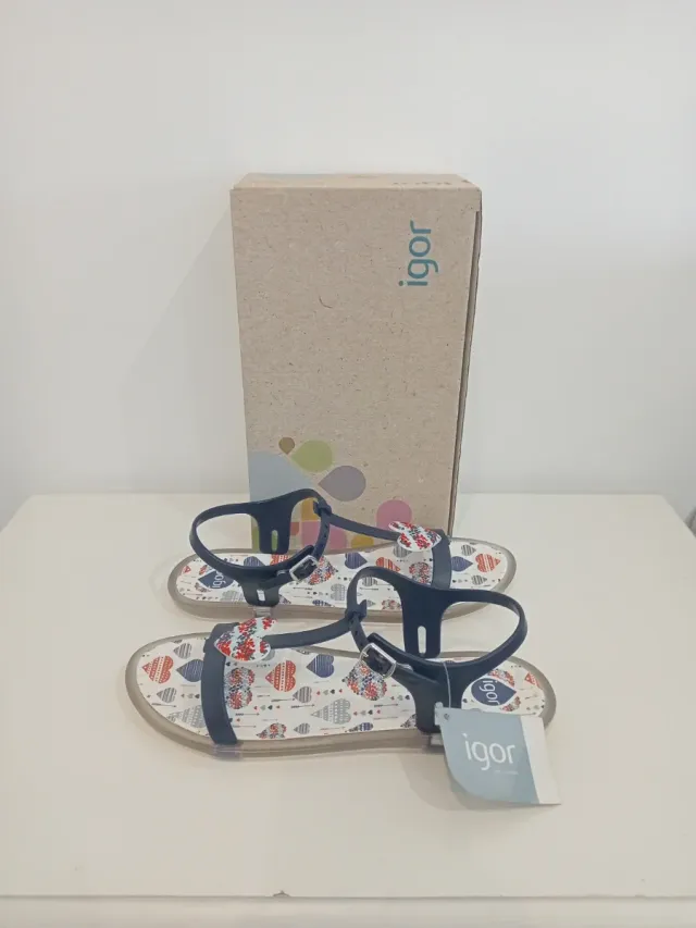 Sandalias Igor Talla 34 Corazones