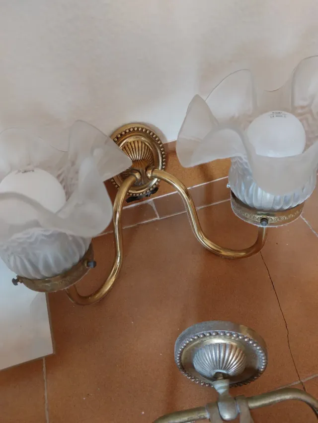 Juego accesorios baño dorado con lámpara