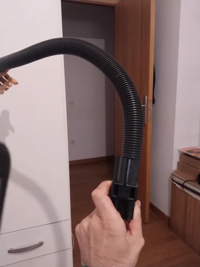 Mano Articulada para Uñas