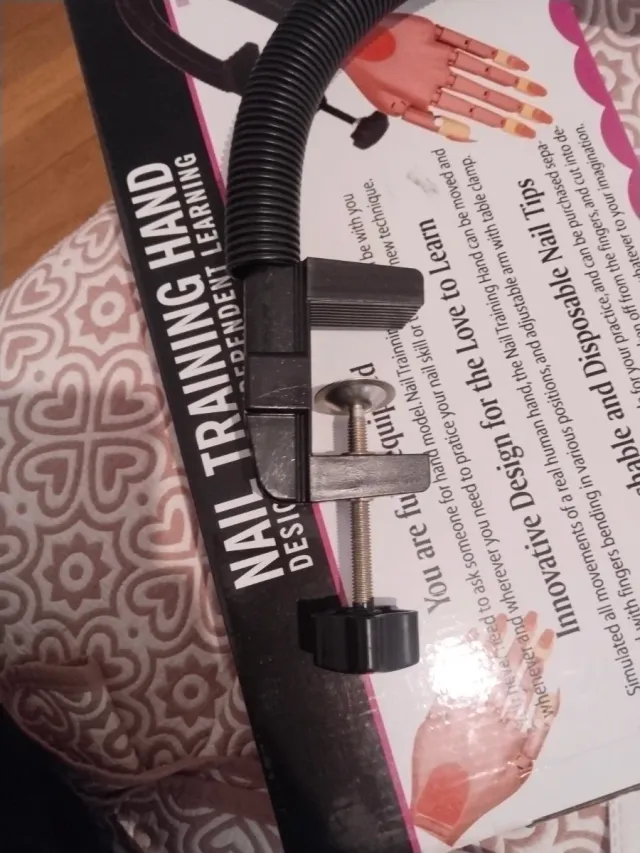 Mano Articulada para Uñas