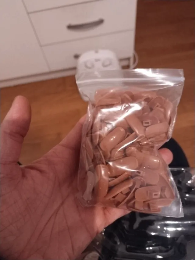 Mano Articulada para Uñas