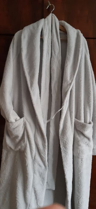 Bata polar OYSHO adamascada gris perla T 44-46