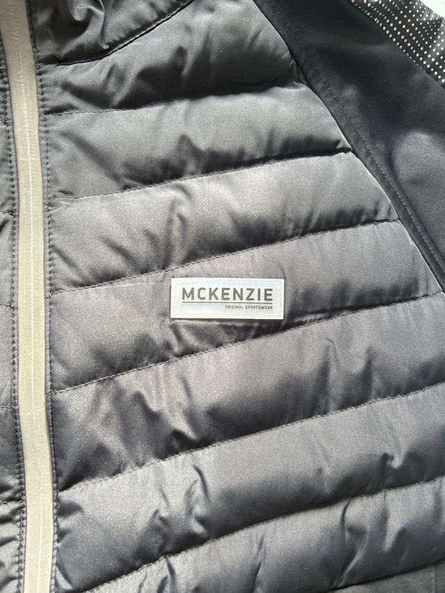 Chaqueta McKenzie Negra con Capucha