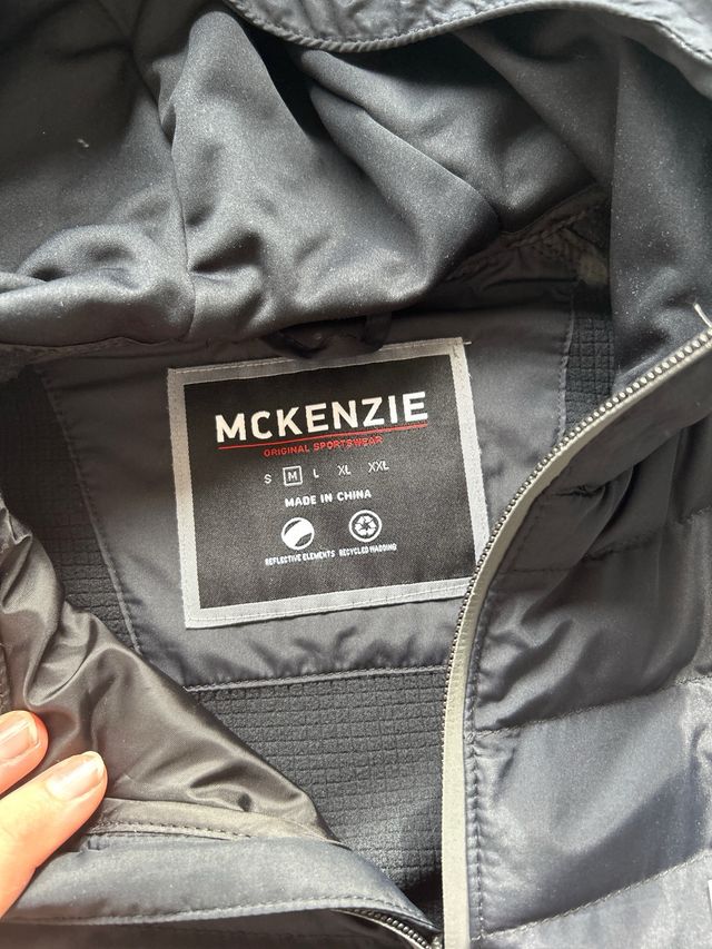 Chaqueta McKenzie Negra con Capucha