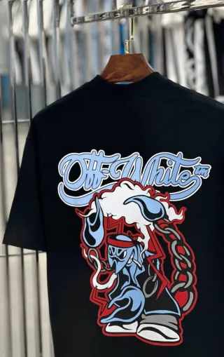 Maglia Off-White Nera con Grafica Multicolor