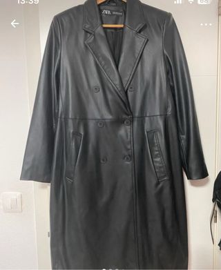 Chaqueta larga efecto piel Zara
