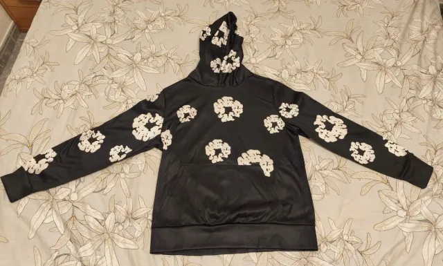 Sudadera Denim Tears Negra con Estampado Blanco